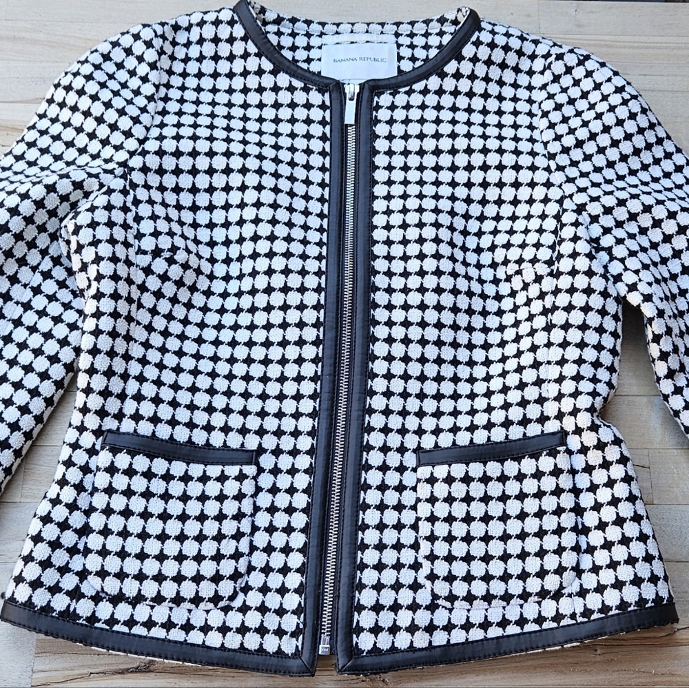 Size 2, Banana Republic Fitted Jacket, Black & White APolka Dot Tweed Blazer